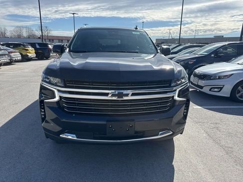 Used 2024 Chevrolet Suburban LT w/ Luxury Package image 3