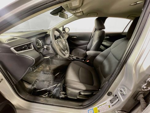 Used 2020 Toyota Corolla LE FWD image 19