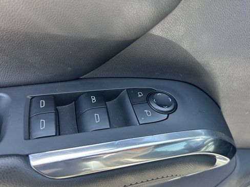 Used 2025 Chevrolet Traverse LT FWD image 15