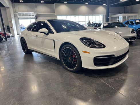 Used 2022 Porsche Panamera 4 image 17