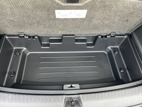 Used 2025 Chevrolet Traverse LT FWD image 29