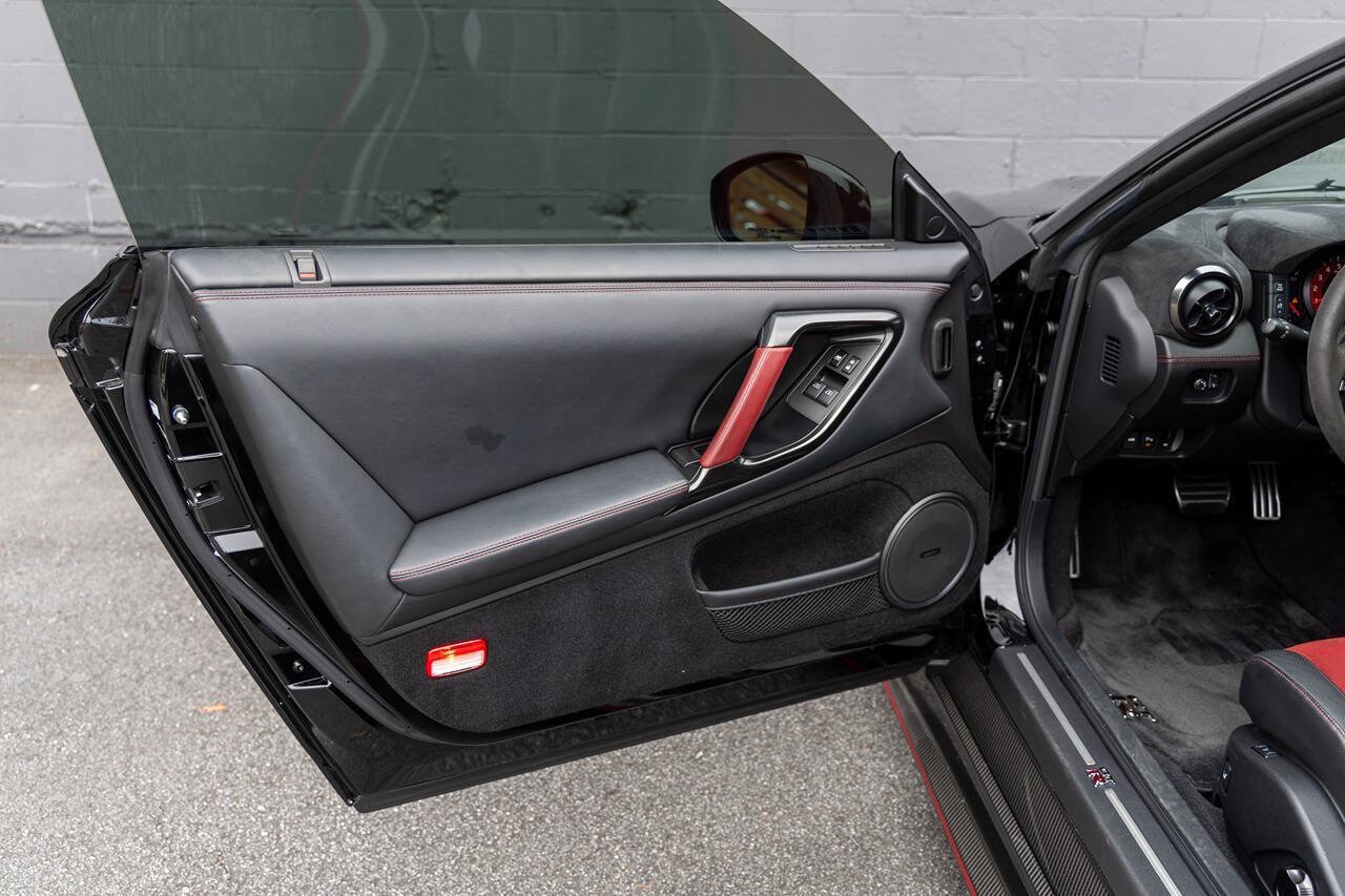 Used 2018 Nissan GT-R NISMO AWD/4WD image 13