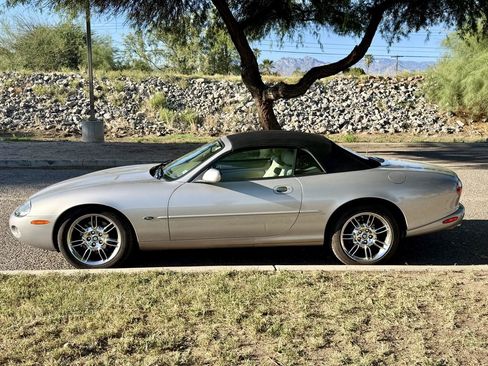 Used 2001 Jaguar XK8 Convertible RWD image 10