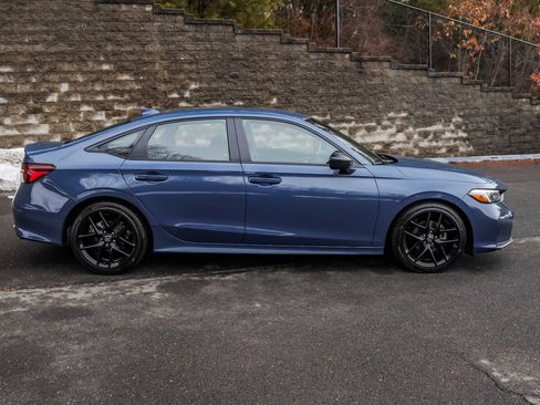 Used 2025 Honda Civic Sport image 4