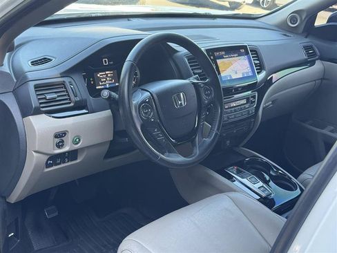 Used 2016 Honda Pilot Touring image 12