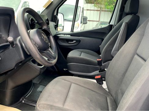 Used 2021 Mercedes-Benz Sprinter 2500 image 17