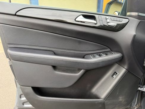Used 2019 Mercedes-Benz GLE 400 4MATIC image 9