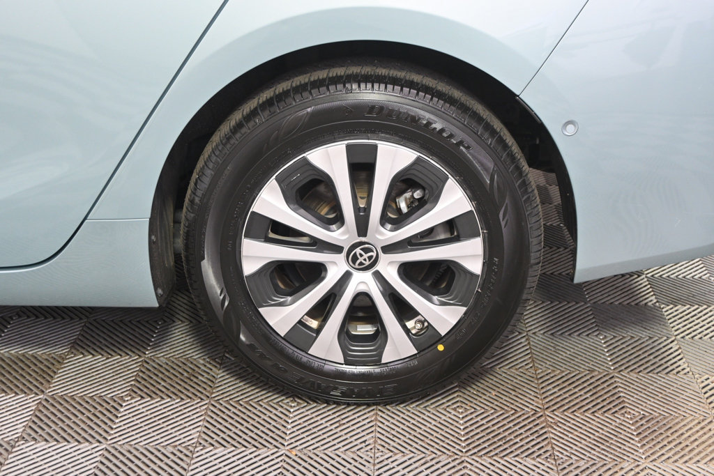 Used 2020 Toyota Prius XLE AWD/4WD image 20