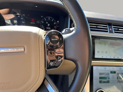 Used 2020 Land Rover Range Rover HSE image 32