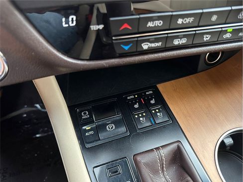 Used 2019 Lexus RX 450h AWD w/ Navigation Package image 33