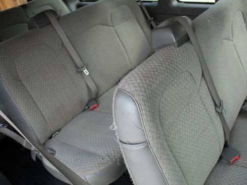 Used 2019 Chevrolet Express 3500 LS image 19