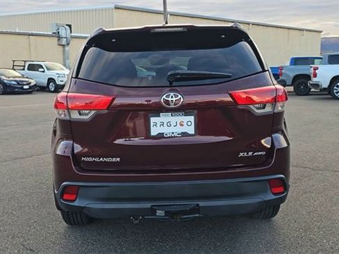 Used 2018 Toyota Highlander XLE w/ Carpet Mat Package (TMS) image 7