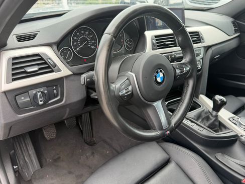 Used 2017 BMW 320i Sedan RWD image 4