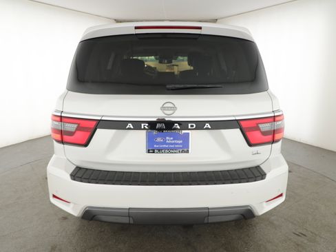 Used 2024 Nissan Armada SL w/ Captain's Chairs Package image 4