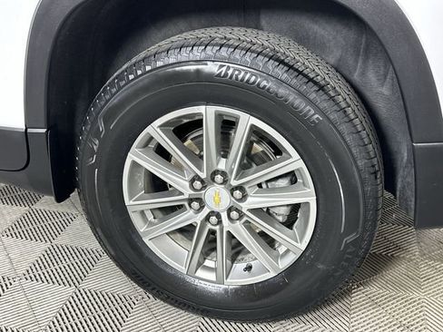 Used 2023 Chevrolet Traverse LT FWD image 33