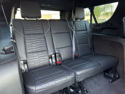 Certified 2024 Cadillac Escalade ESV Sport Platinum w/ LPO, ONYX Package AWD/4WD image 19