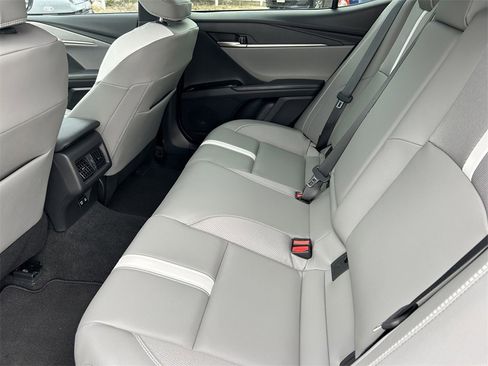 Used 2025 Toyota Camry SE image 15