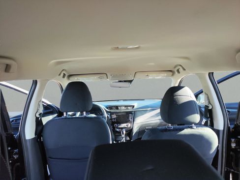 Used 2019 Nissan Rogue S image 14