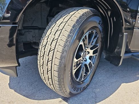 Used 2024 Nissan Titan SV w/ SV Convenience Package RWD image 33