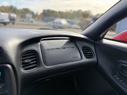 Used 1999 Chevrolet Corvette Coupe image 17