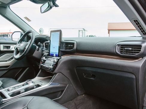 Used 2023 Ford Explorer Limited image 40