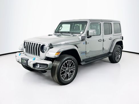 Used 2023 Jeep Wrangler Unlimited Sahara AWD/4WD image 3