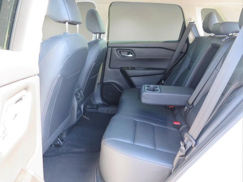 Used 2024 Nissan Rogue SL FWD image 23
