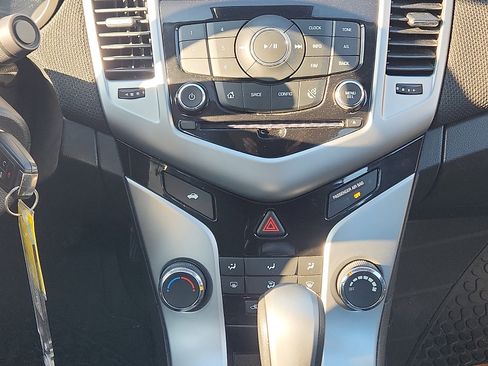 Used 2016 Chevrolet Cruze LT w/ Sun And Sound Package image 18