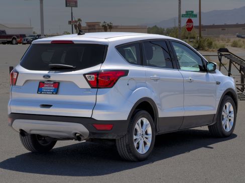 Used 2019 Ford Escape SE FWD image 5