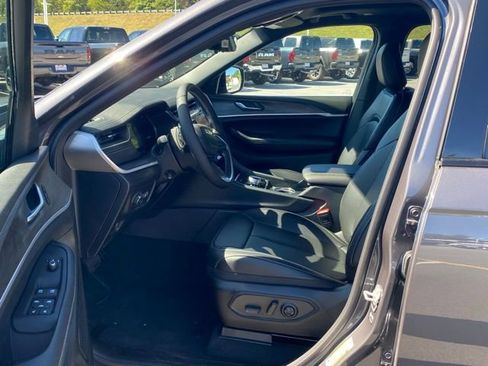 New 2025 Jeep Grand Cherokee L Limited w/ Luxury Tech Group II image 16