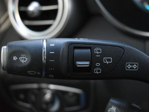 Used 2022 Mercedes-Benz GLC 300 4MATIC image 23