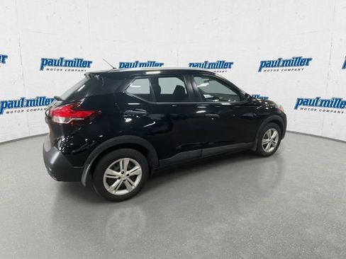 Used 2018 Nissan Kicks S FWD image 13