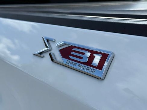 Used 2022 GMC Sierra 1500 SLT w/ SLT Convenience Package AWD/4WD image 6