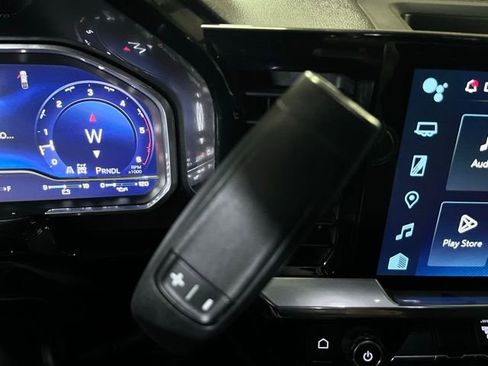 Used 2024 Chevrolet Silverado 2500 LT w/ Convenience Package image 25