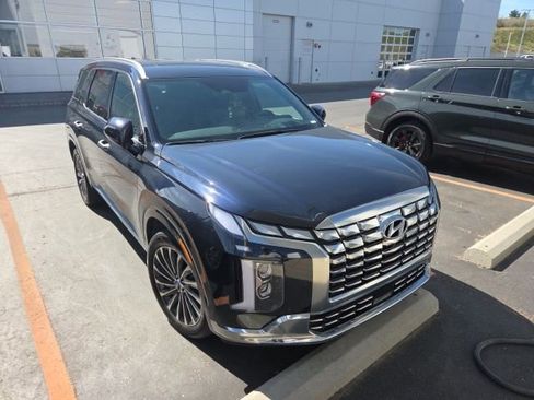 Used 2024 Hyundai Palisade Calligraphy image 2