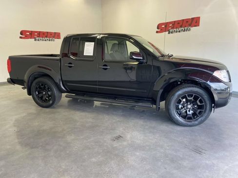 Used 2021 Nissan Frontier SV w/ Midnight Edition Floor Mats AWD/4WD image 2