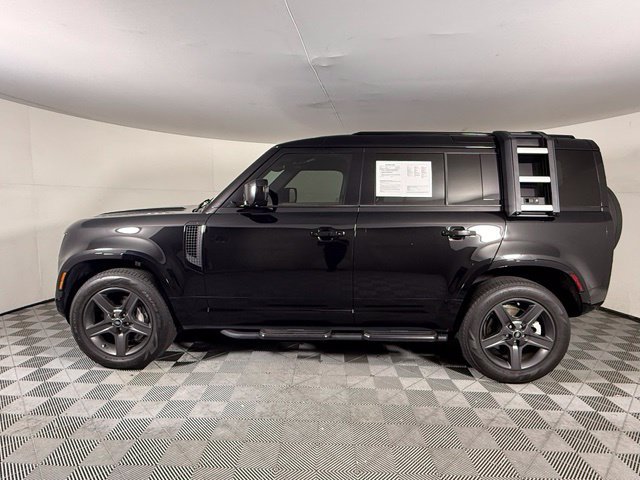 Used 2025 Land Rover Defender 110 X-Dynamic SE AWD/4WD image 3