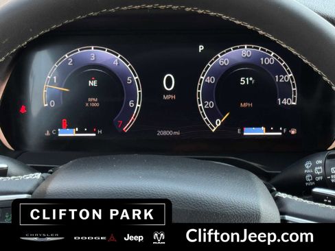 Used 2023 Jeep Grand Cherokee Altitude AWD/4WD image 21