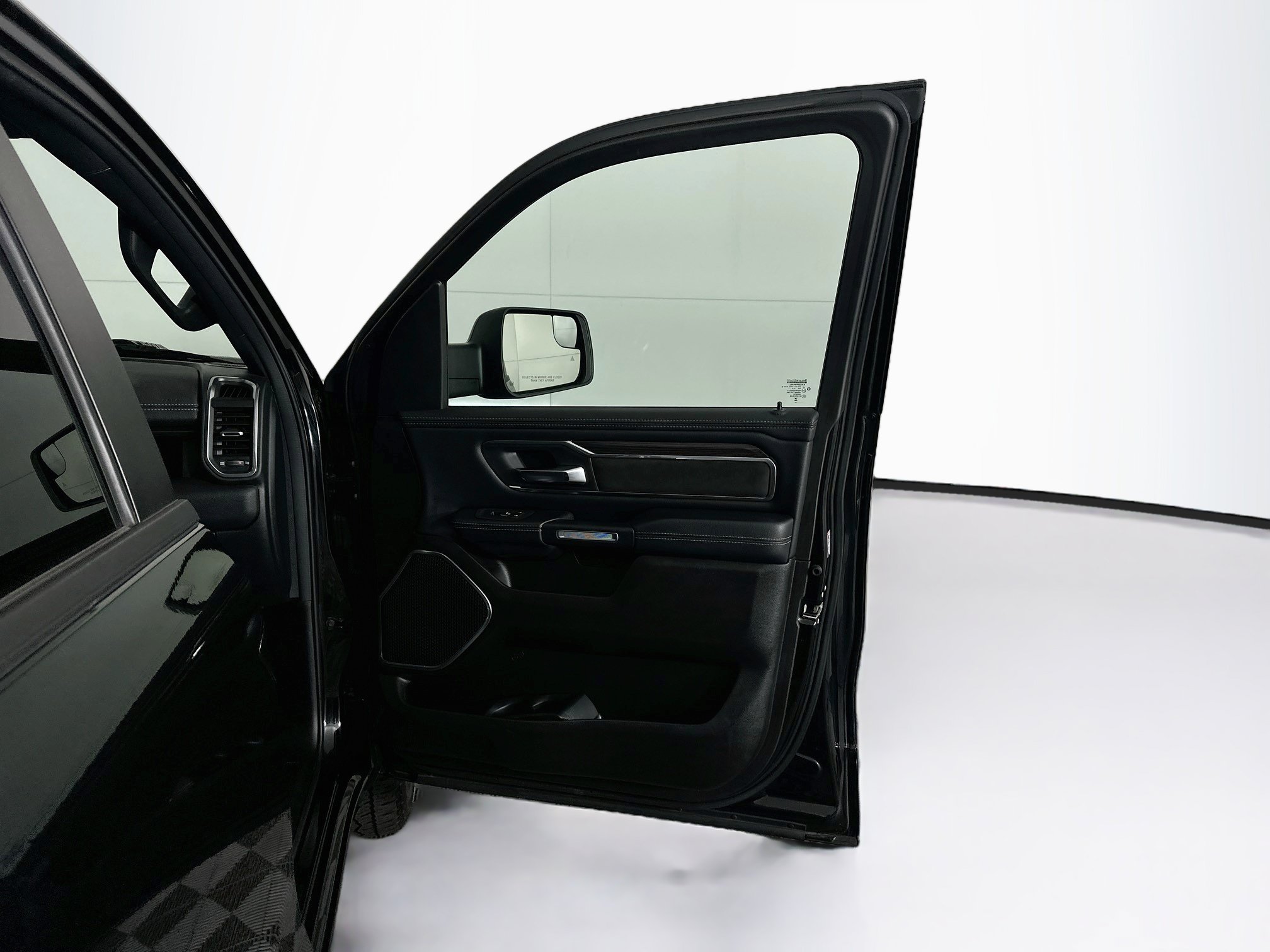 Used 2025 RAM 1500 Laramie w/ Sport Appearance Package AWD/4WD image 33