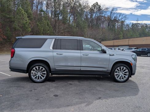 Used 2023 GMC Yukon XL Denali image 10