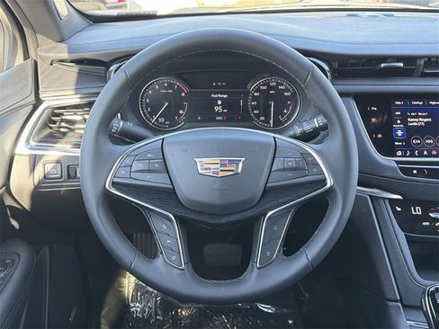 Used 2025 Cadillac XT5 Premium Luxury image 8