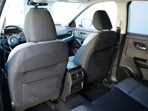 Used 2021 Nissan Rogue SV image 15