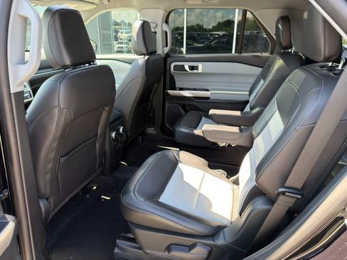 Used 2023 Ford Explorer XLT w/ Equipment Group 202A AWD/4WD image 15