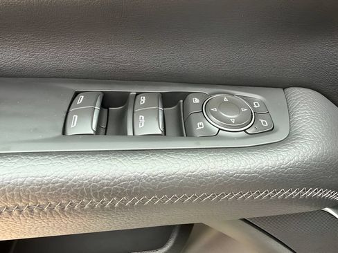 Used 2025 GMC Yukon Denali AWD/4WD image 29
