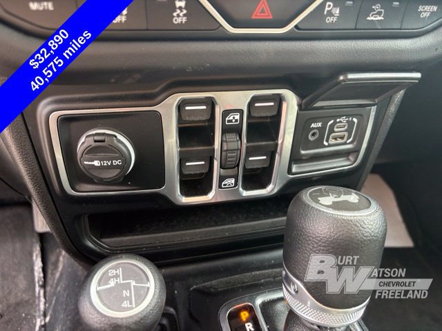 Used 2024 Jeep Wrangler Unlimited Sahara w/ Technology Group AWD/4WD image 24