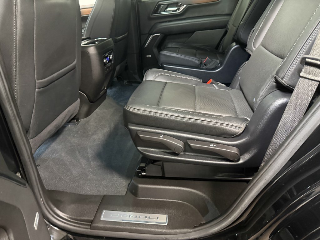 Used 2025 GMC Yukon Denali w/ Denali Reserve Package AWD/4WD image 47