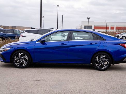 Certified 2024 Hyundai Elantra SEL w/ Convenience Package image 4
