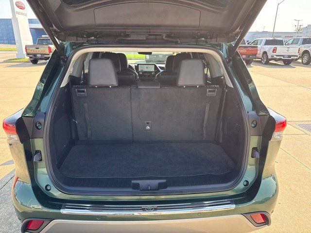Certified 2025 Toyota Highlander Platinum AWD/4WD image 15