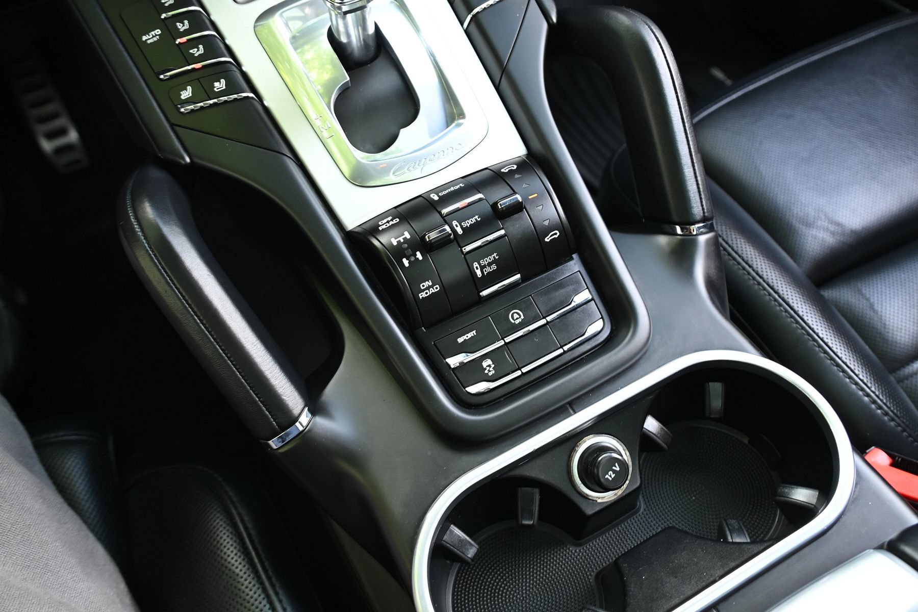 Used 2015 Porsche Cayenne Turbo AWD/4WD image 34