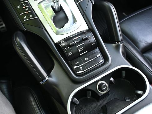 Used 2015 Porsche Cayenne Turbo AWD/4WD image 34